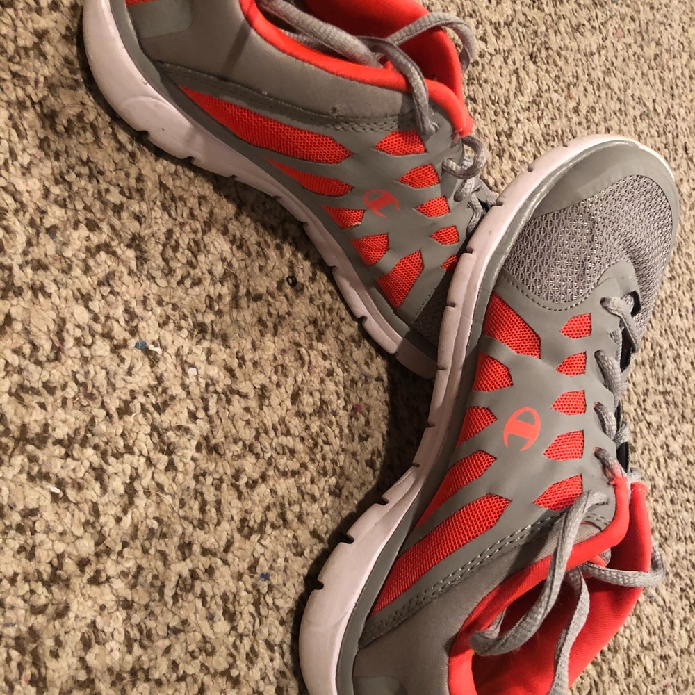 Kids tennis shoes